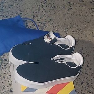 Goats Velcro Crisscross Canvas Platform Sneakers (new)